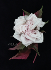 Брошь нюдовая роза из шелка