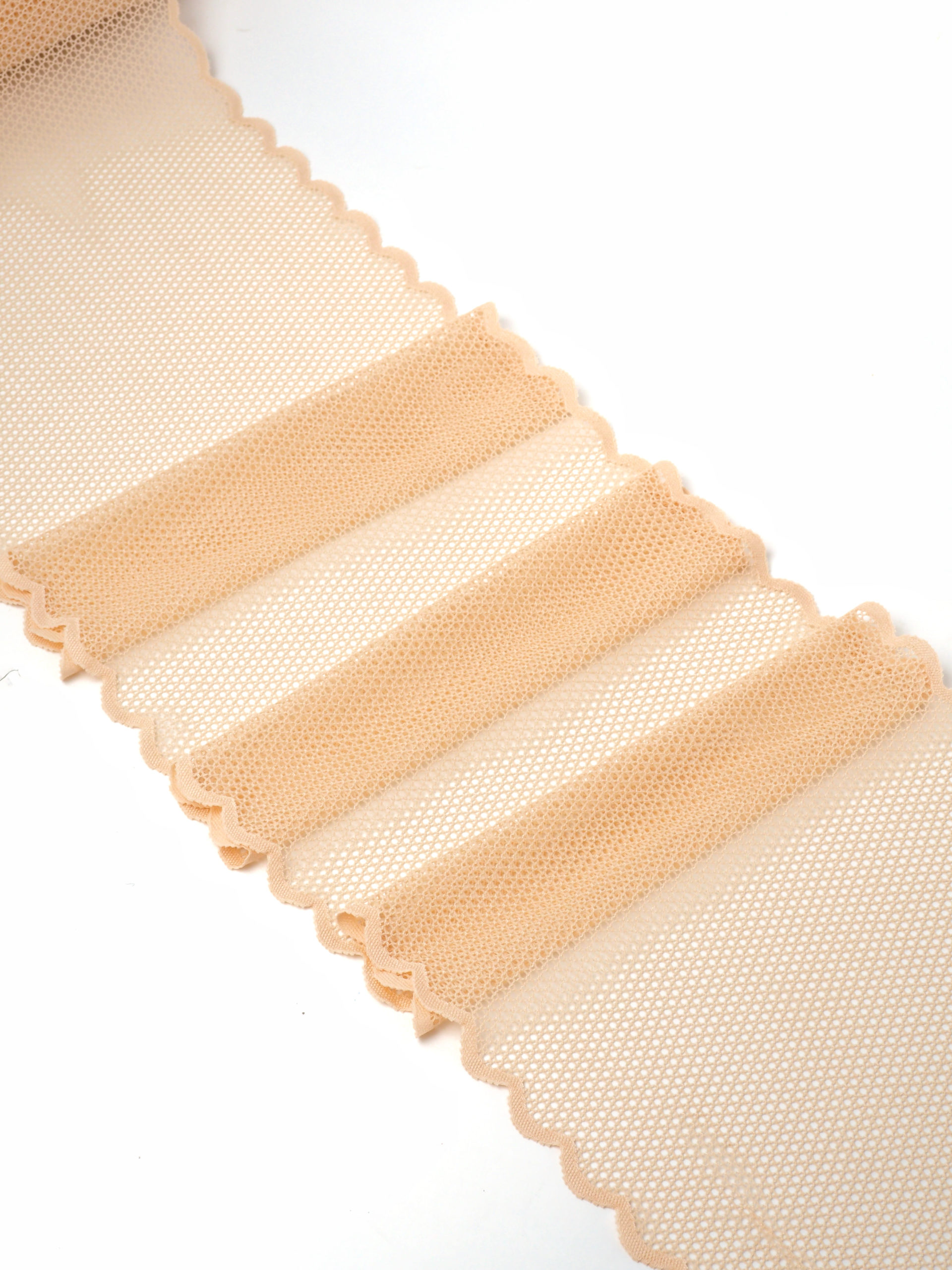 Эластичное кружево бежевое по Лауме крупная ячейка ширина 21 см ОТРЕЗ 0,48 м
