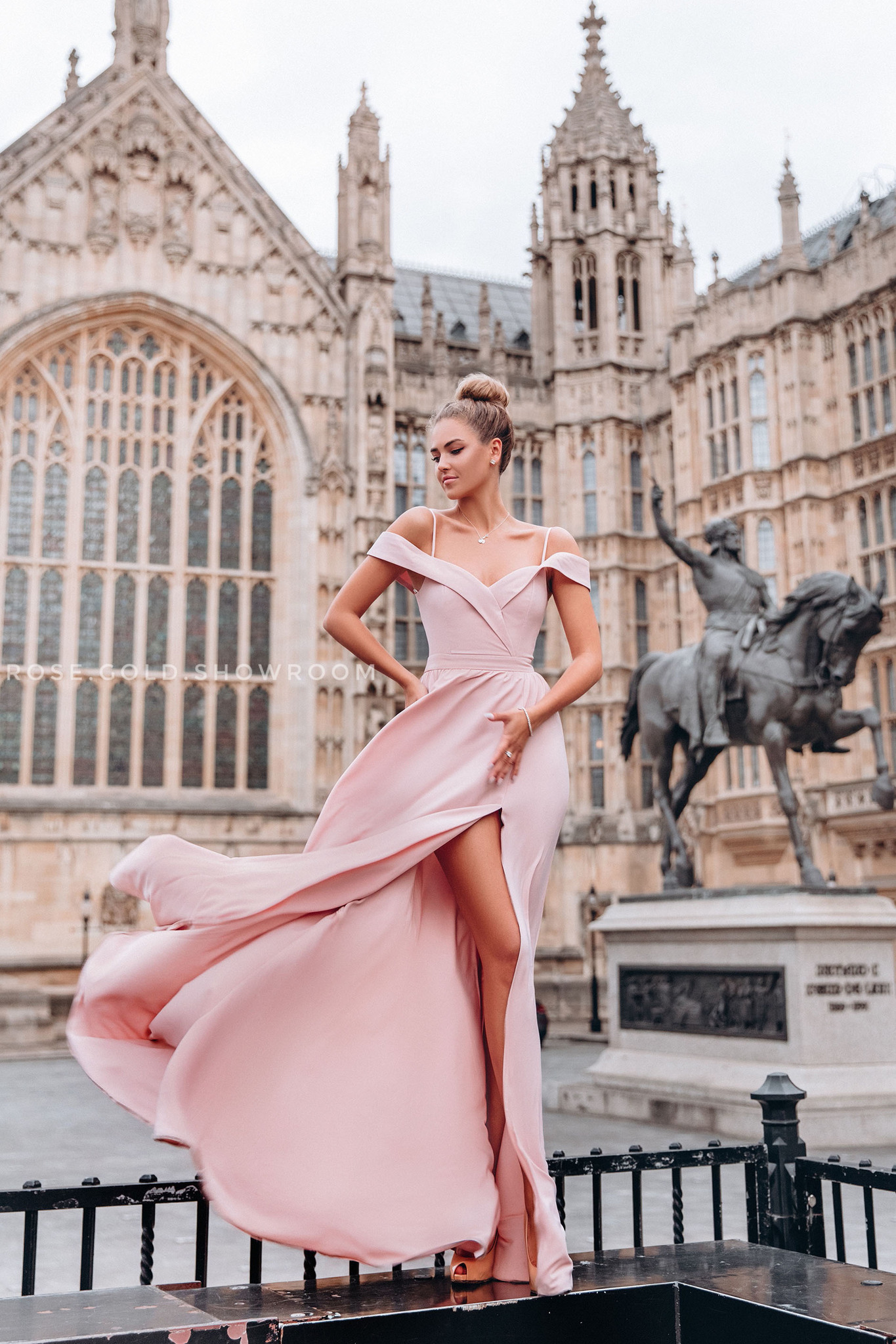 Розовые платья на выпускной - купить платье нежно розового цвета
