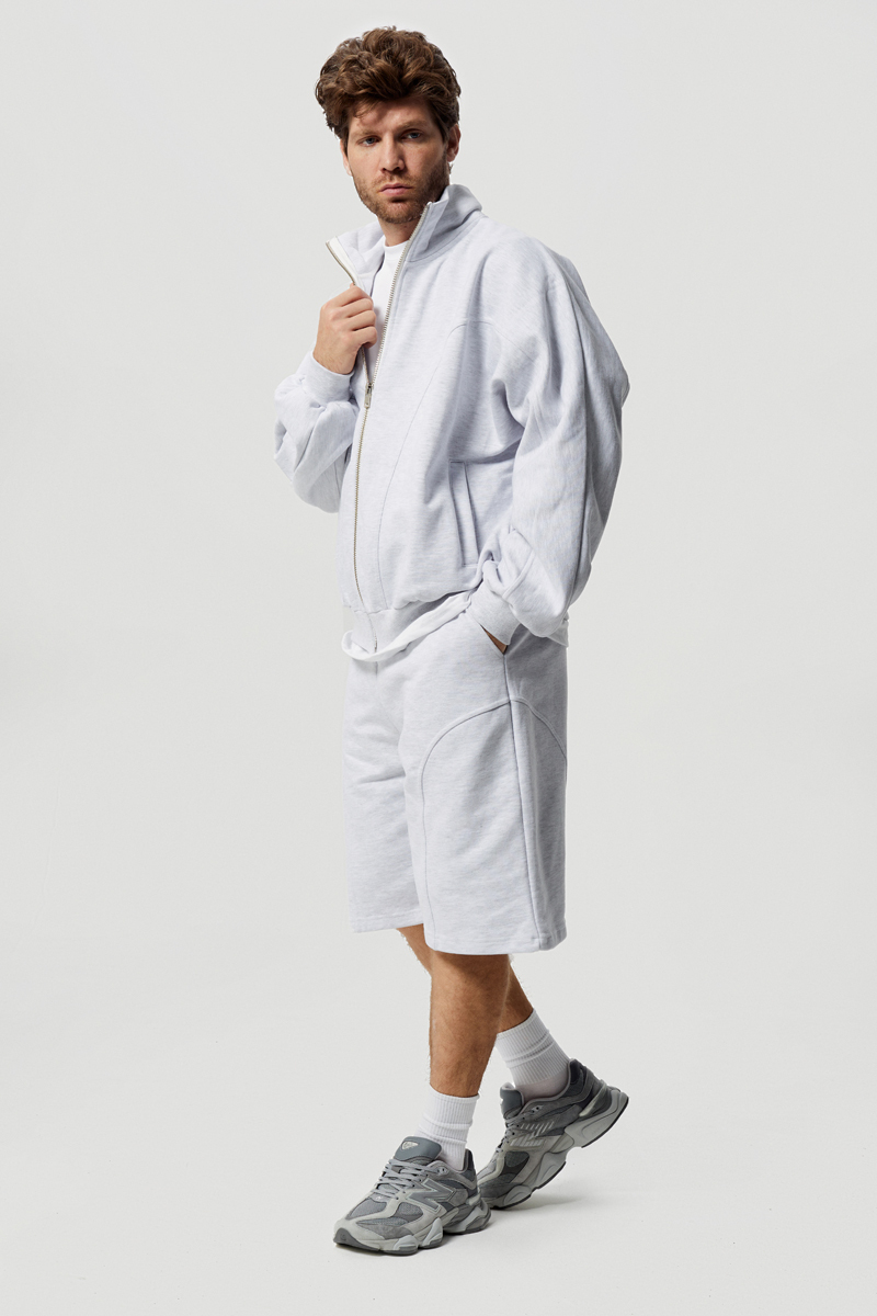 Серый костюм с шортами и худи
