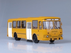 LIAZ-677M Bus 1:43 Start Scale Models (SSM)