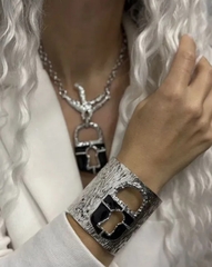 Браслет-манжета широкий KEYHOLE в стиле Schiaparelli матовое серебро/золото