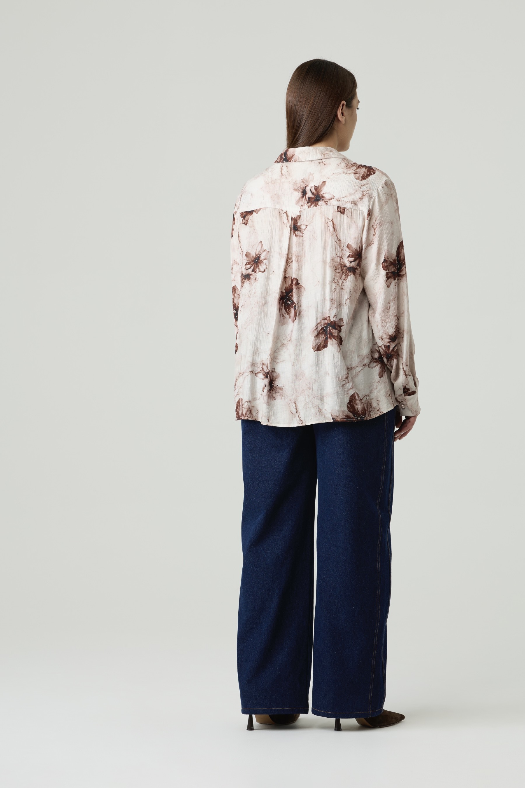 Блузка с отложным воротником, цветочный принт бежевый