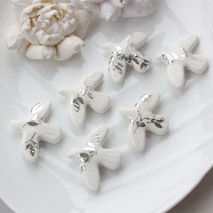 Подвеска фарфоровая Птичка (белый с серебром) 34*42 мм S039