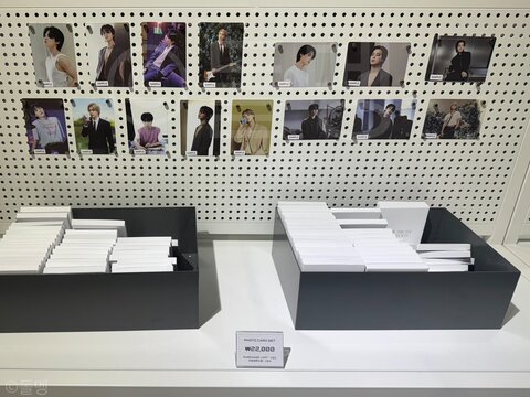 Сет карт Jimin Exhibition ‘The Truth Untold’