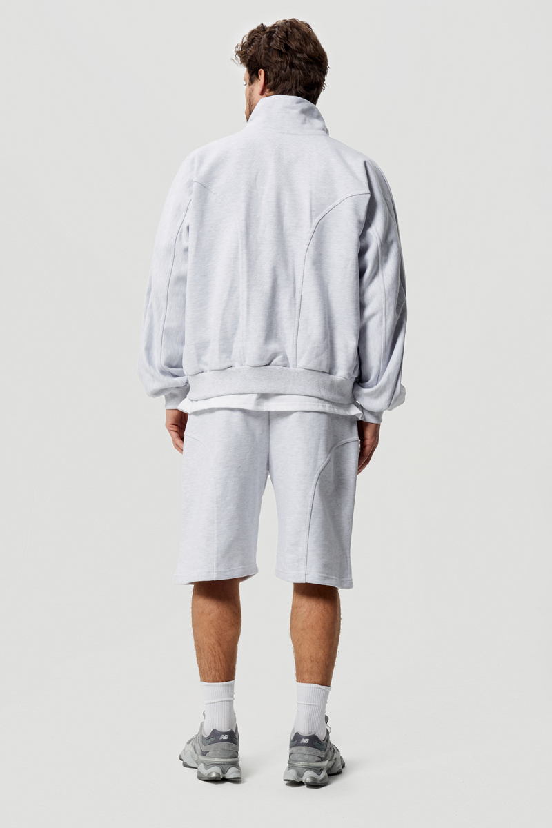 Серый костюм с шортами и худи