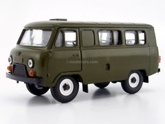 UAZ-3962 minibus plastic painted khaki Agat Mossar Tantal 1:43