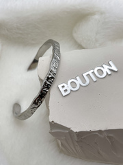 Браслет серебристый с мятым дизайном