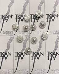 Пуговица пластиковая декоративная на ножке (Пластик, Прозрачный/жемчужина, 20)