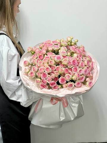 Букет из 25-ти кустовых роз