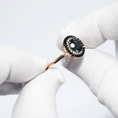 714973 - Кольцо из золота 585 пробы с лондон-топазом и черными фианитами