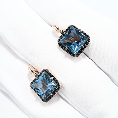 727937-sergi-iz-zolota-585-proby-s-kvadratnymi-london-topazami-i-fianitami