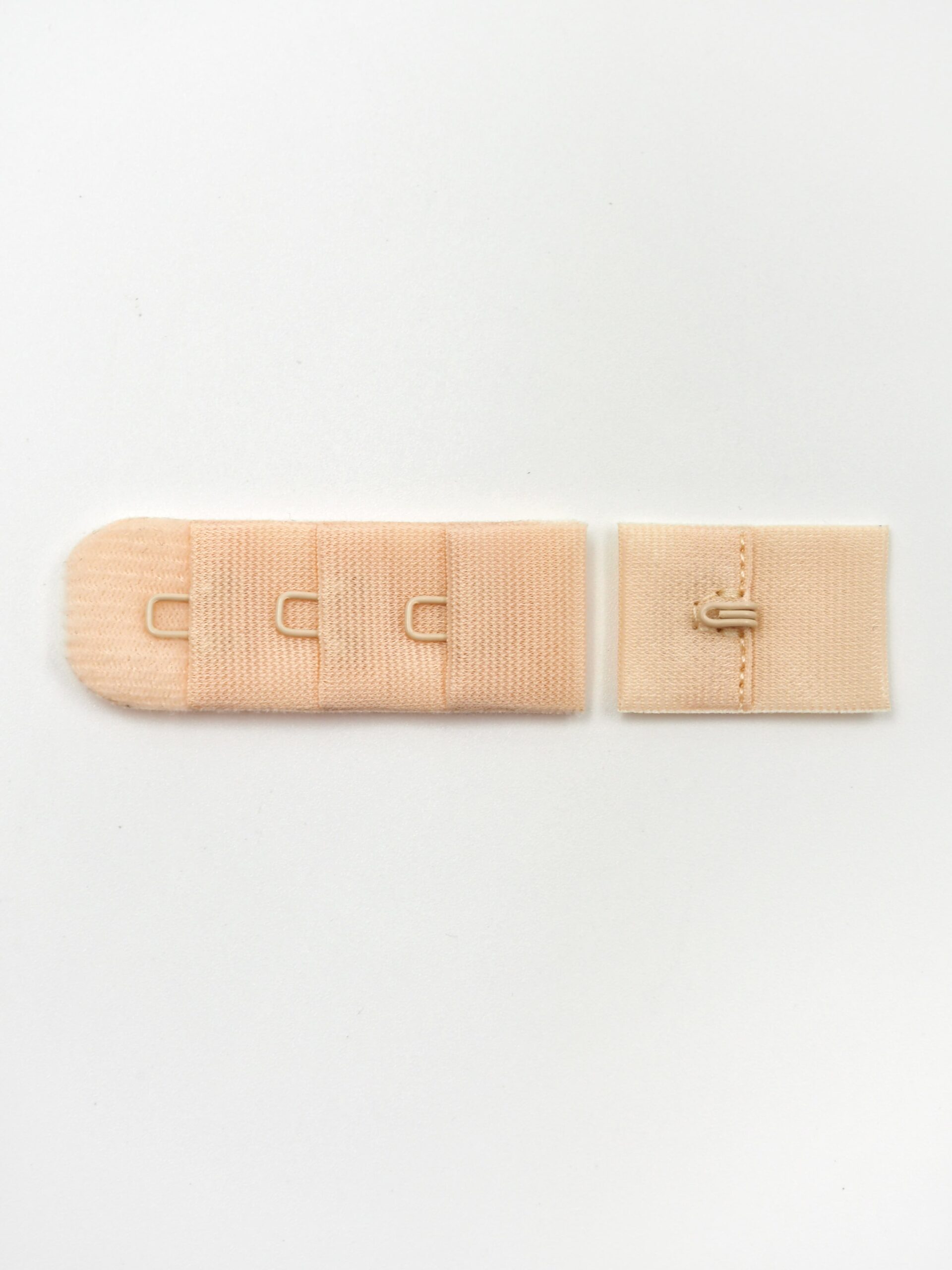 Застежка для бюстгальтера бежевая с крючками 1х3