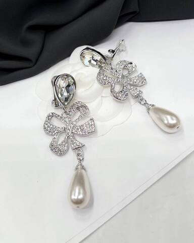 Серьги клипсы цветок с подвеской Alexandra Rich с кристаллами SWAROVSKI