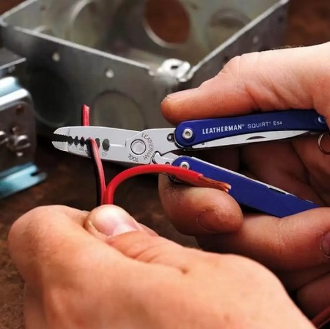 Мультитул-брелок Leatherman Squirt ES4 Blue, 9 функций (831239) цвет синий | Multitool-Leatherman.Ru