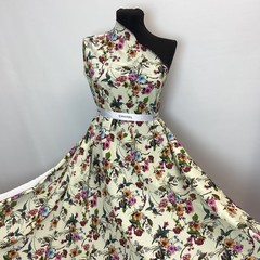 Мерный лоскут 1,2  м  вискоза молочная с розовыми цветами 3121