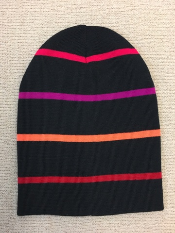 Зимняя двухслойная удлиненная шапочка бини c полосками. Тонкие оранжево-бордово-розовые полоски на черном фоне.