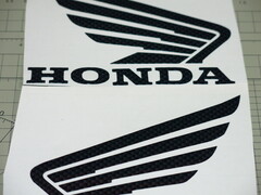 Наклейки на бак Honda крылья карбон