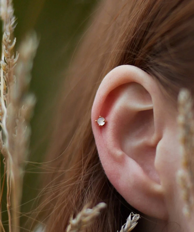 Серьга-пусета с лунным камнем (gold)