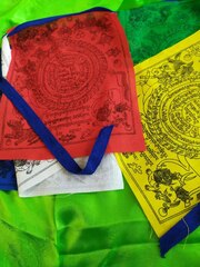 Тибетские молитвенные флажки с Буддами / Мандалой (10 флажков 25 см*20 см)