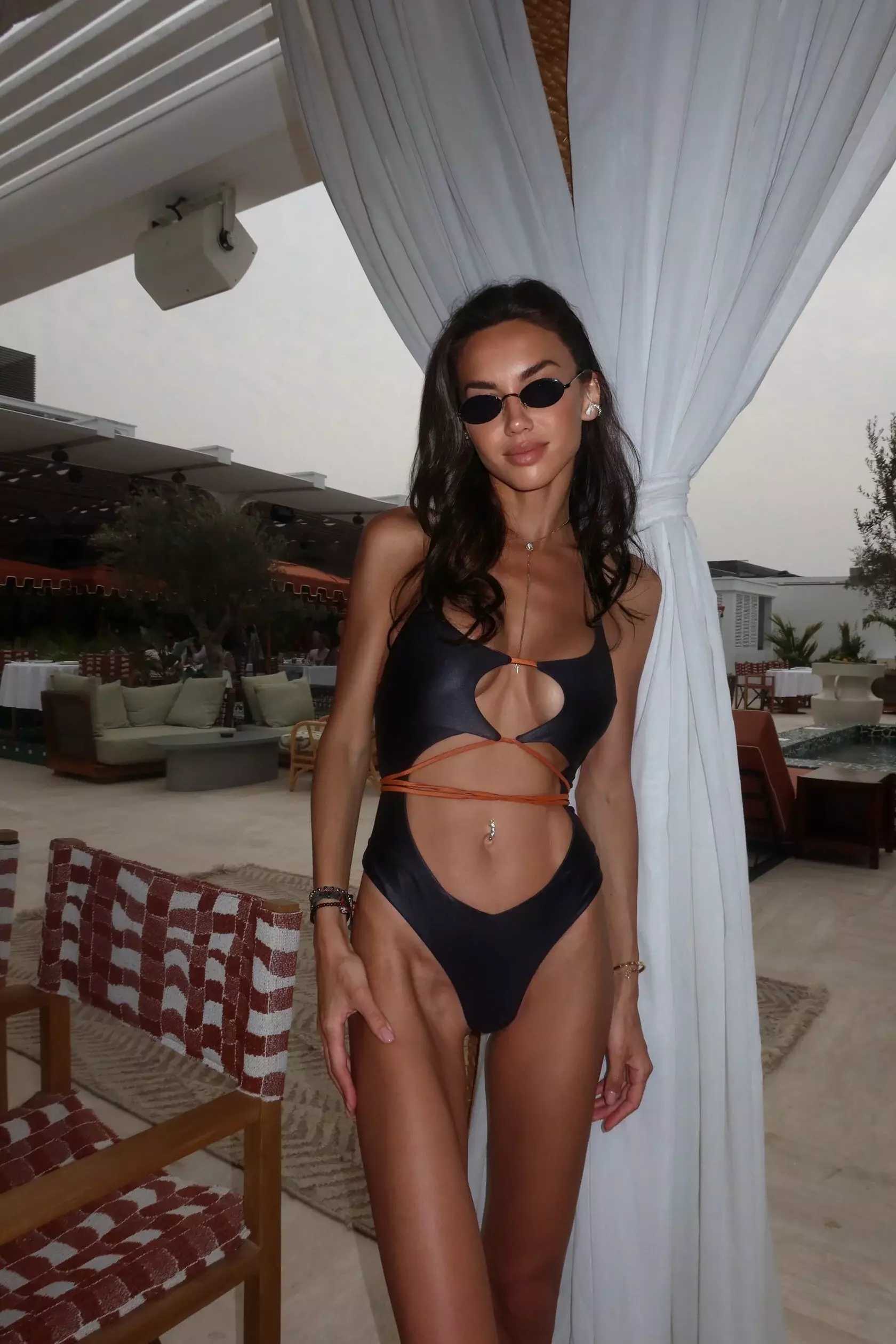 Купальник слитный с оранжевыми завязками, Черный