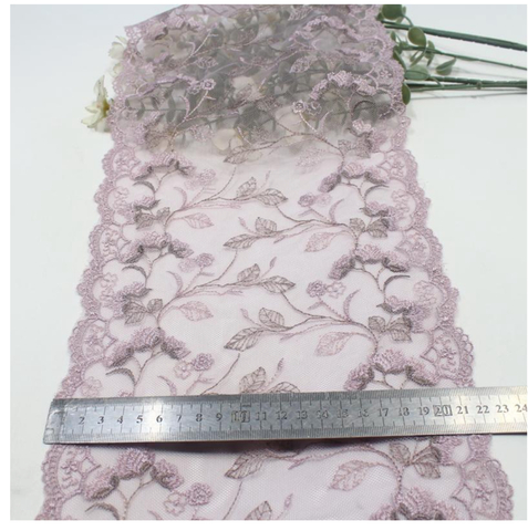 Вышивка на сетке лаванда/цветы 22 см