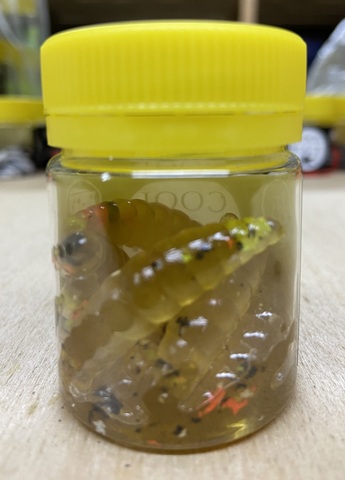 Форелевая силиконовая приманка COOL PLACE MAGGOT 1.6  цвет ПИВО (ЧЁРН.-ОРАНЖ.-ЖЁЛТ. КРОШКА) СЫР