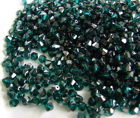 Биконусы 4мм Сваровски Emerald