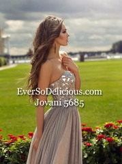 Покупательницы в Jovani 5685