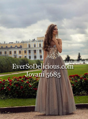 Покупательницы в Jovani 5685