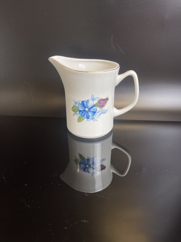 Молочник фарфоровый клеймо Wloclawek porcelana, объём-200 мл, цветы декор, винтаж Польша, времён СССР 1965-1975 гг