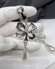 Серьги клипсы цветок с подвеской Alexandra Rich с кристаллами SWAROVSKI