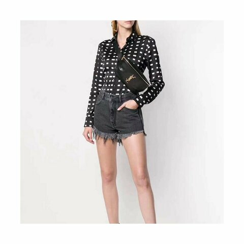 Поясная сумка Saint Laurent Cassandre Classic из кожи черный