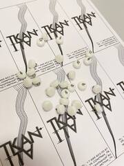 Пуговица пластиковая на металлической ножке (Пластик/металл ножка, Белый пастик/серебристая ножка, 10)