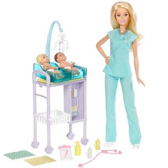 Барби Детский врач с малышками