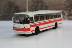 LAZ 699R white-red Classicbus 1:43