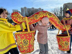 Коромысло с ведрами