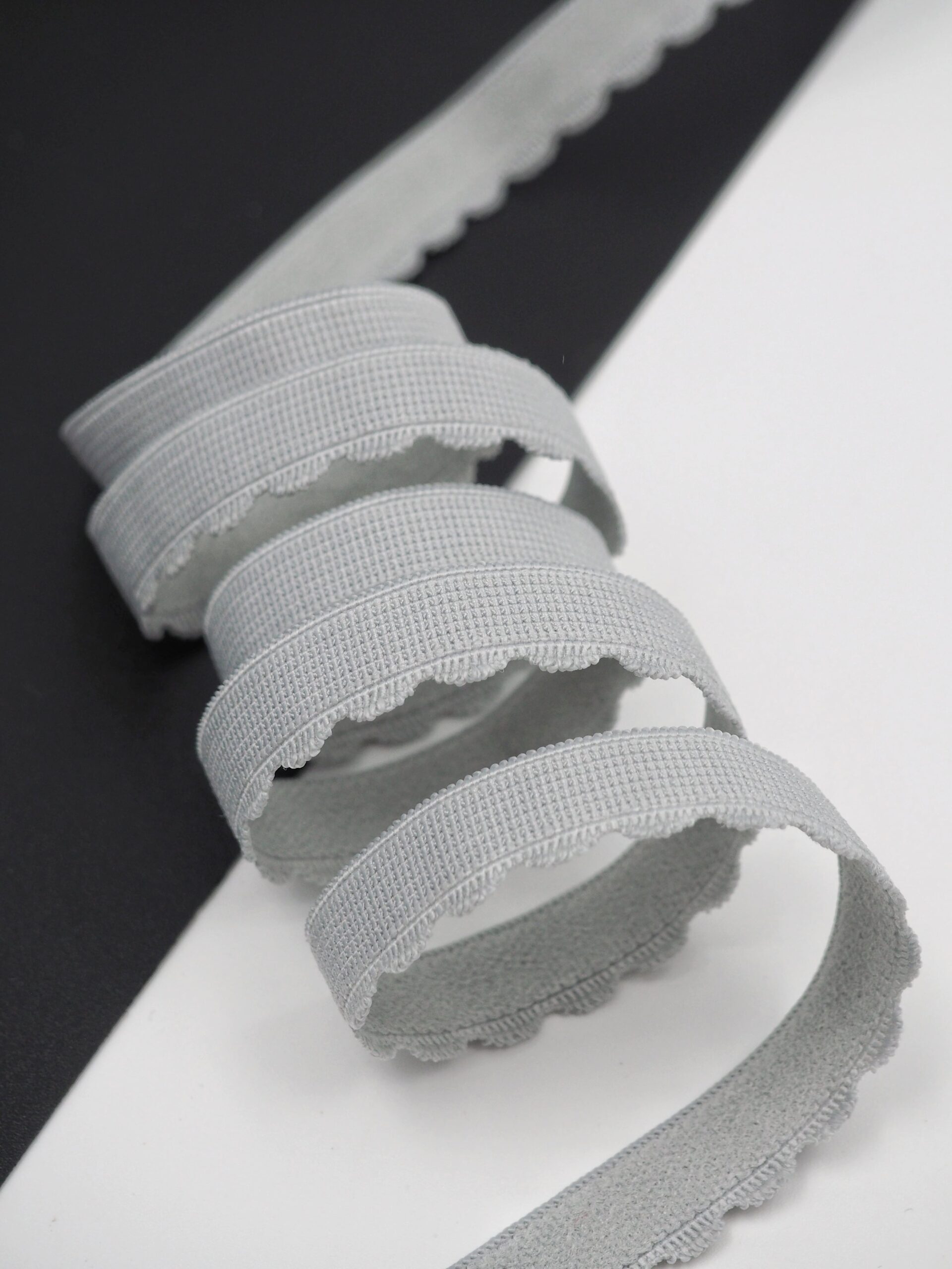 Резинка отделочная светло-серая ажурная ширина 12 мм с учетом фестона