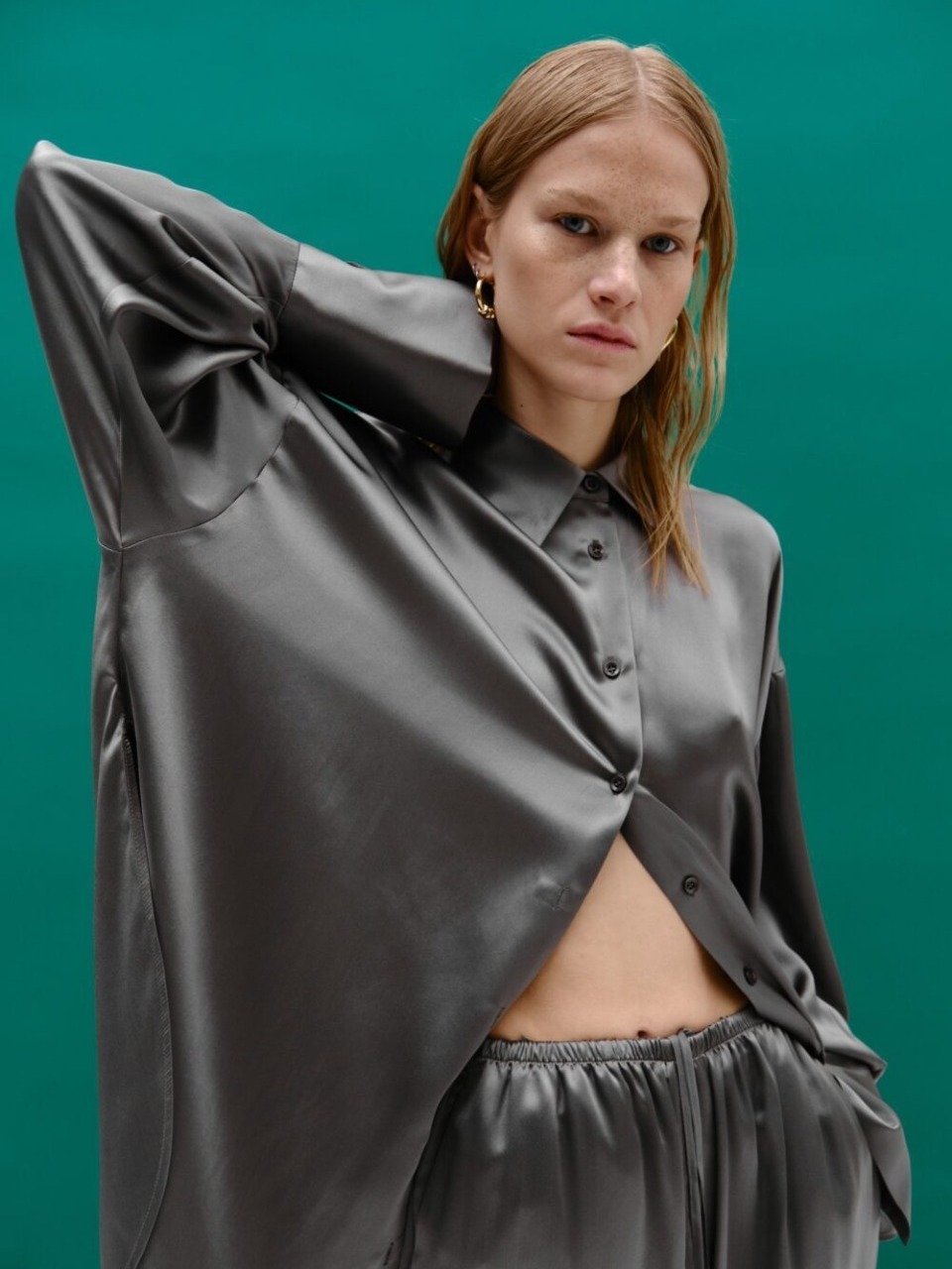 Рубашка с разрезами шелк серая