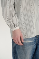 Блуза серая с кружевом