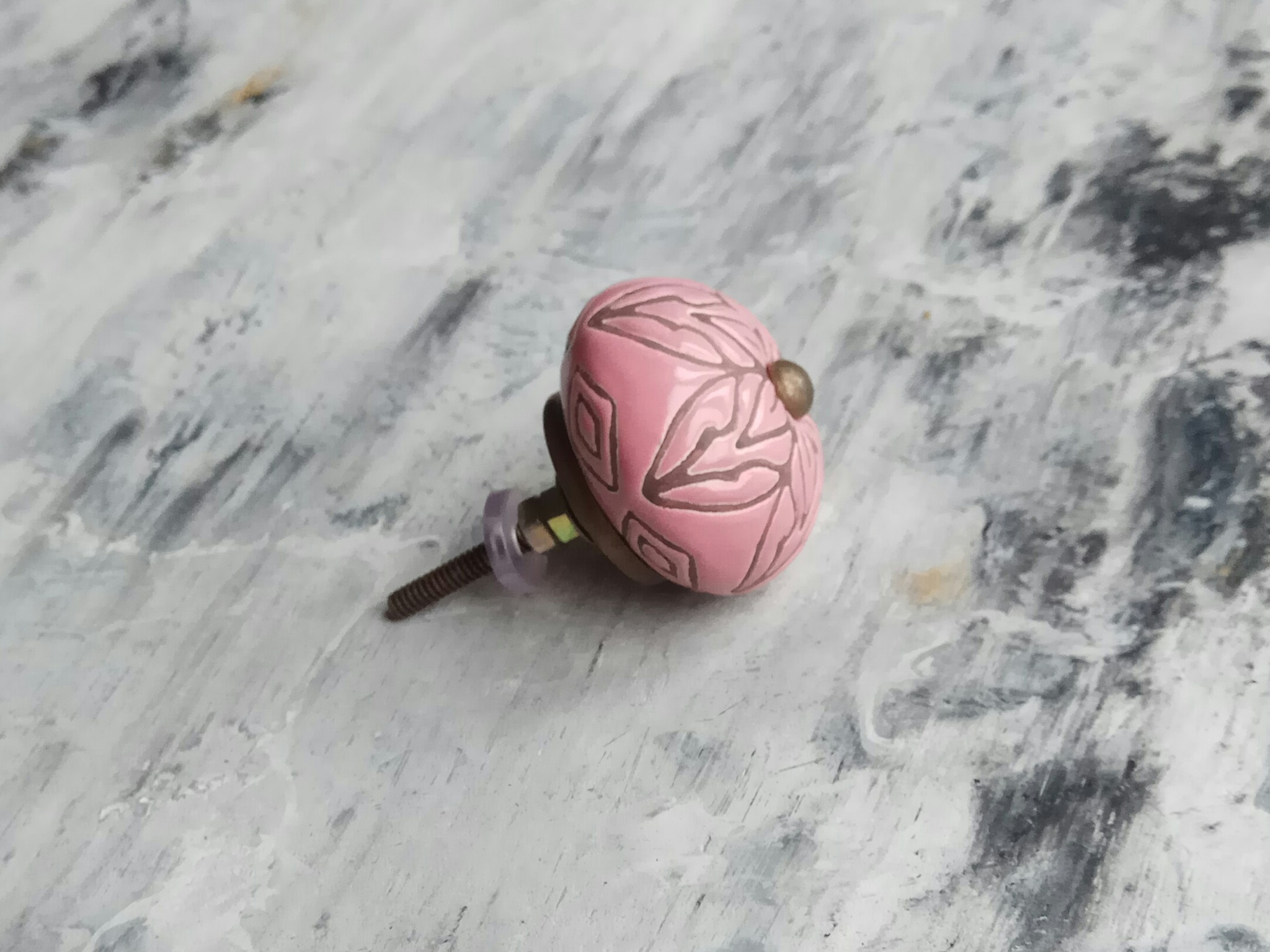 Ручка мебельная керамическая  - розовая с цветочной гравировкой, арт. 00001031