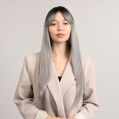 Парик искусственный, с чёлкой, имитация кожи, 60 см, цвет чёрный/пепельный