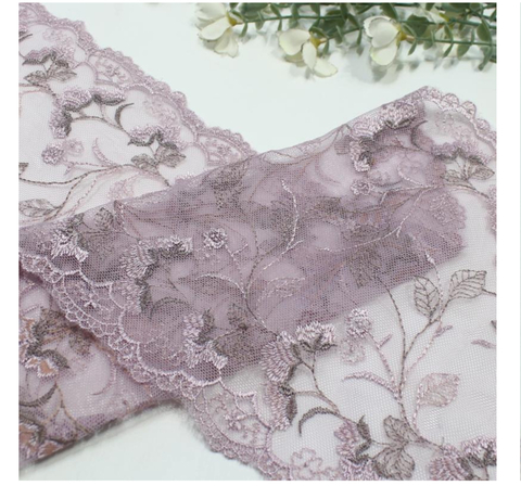 Вышивка на сетке лаванда/цветы 22 см