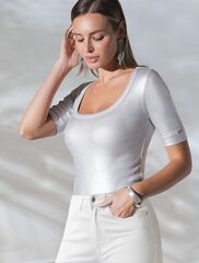 Футболка облегающая из хлопка в рубчик с U вырезом и матовым покрытием металлик  D49.120 (129287)