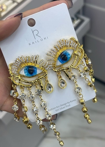 sergi-dlinnye-blue-eye-schiaparelli-s-podveskami-kristallami