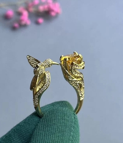 Кольцо ПТИЧКА КОЛИБРИ с желтым камнем