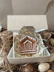 Пряничный домик. Подвеска FG-168