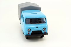 UAZ-39094 Farmer van flatbed with tarpaulin Agat Mossar Tantal 1:43