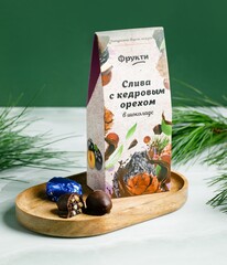 Фрукти "Слива с кедровым орехом" / шоколад 72% / картон / 120 гр / Солнечная Сибирь