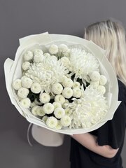 Букет из хризантем в белой гамме